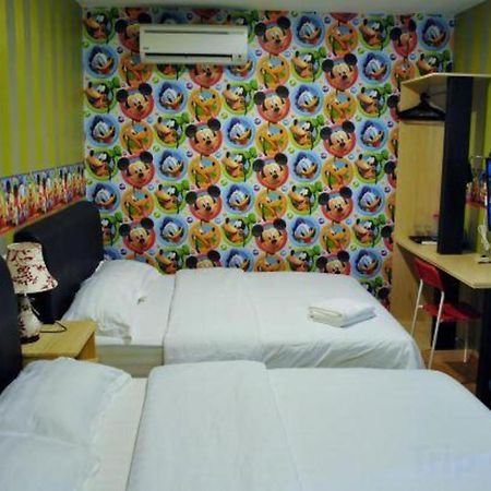 Hotel Zamburger Enstek Sepang Esterno foto