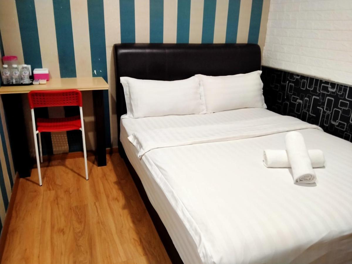 Hotel Zamburger Enstek Sepang Esterno foto