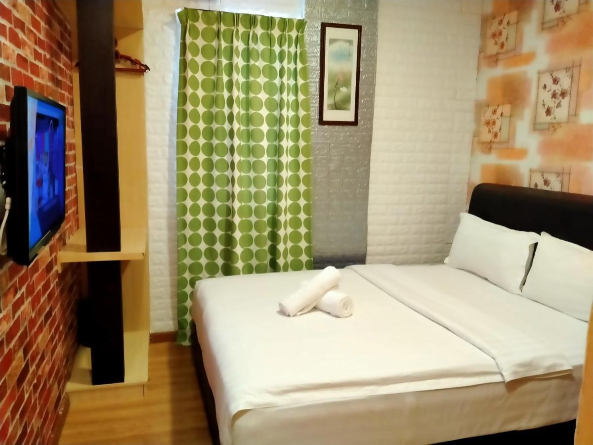 Hotel Zamburger Enstek Sepang Esterno foto
