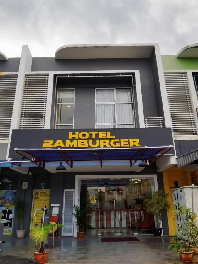 Hotel Zamburger Enstek Sepang Esterno foto