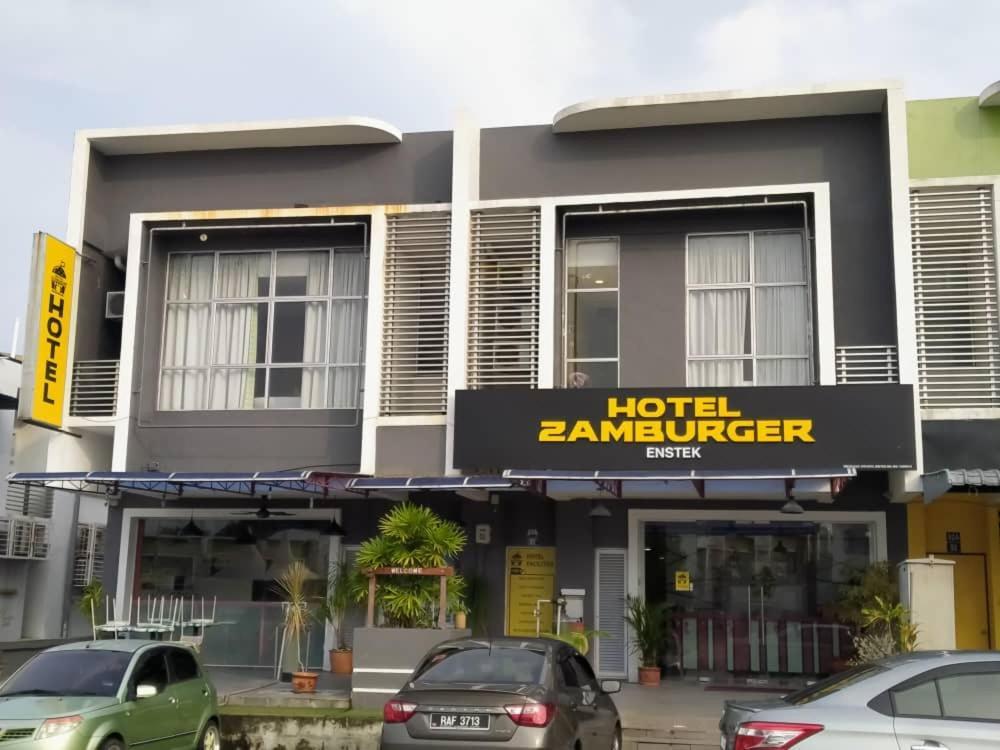 Hotel Zamburger Enstek Sepang Esterno foto