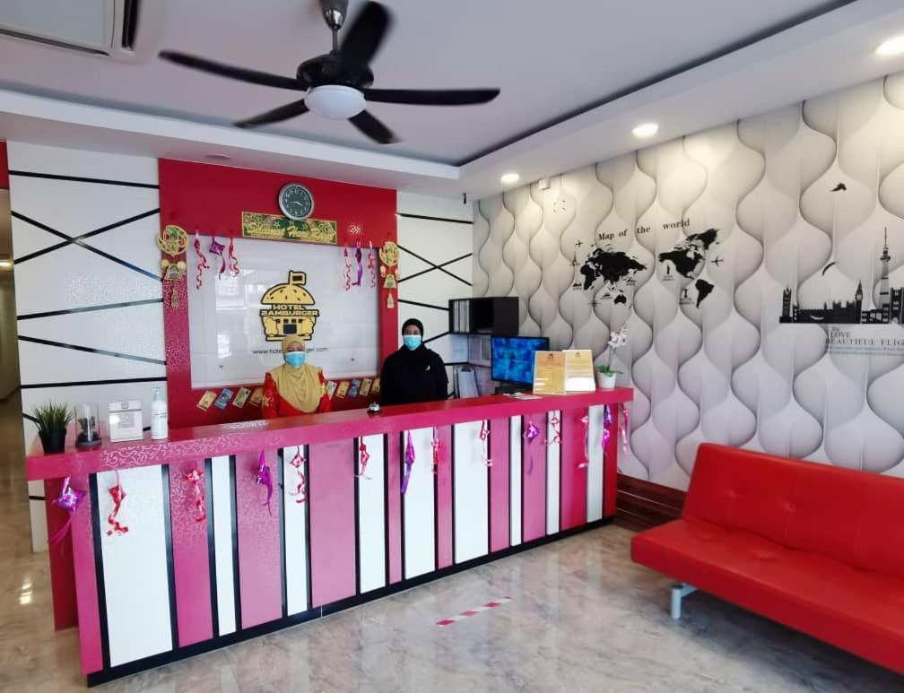 Hotel Zamburger Enstek Sepang Esterno foto