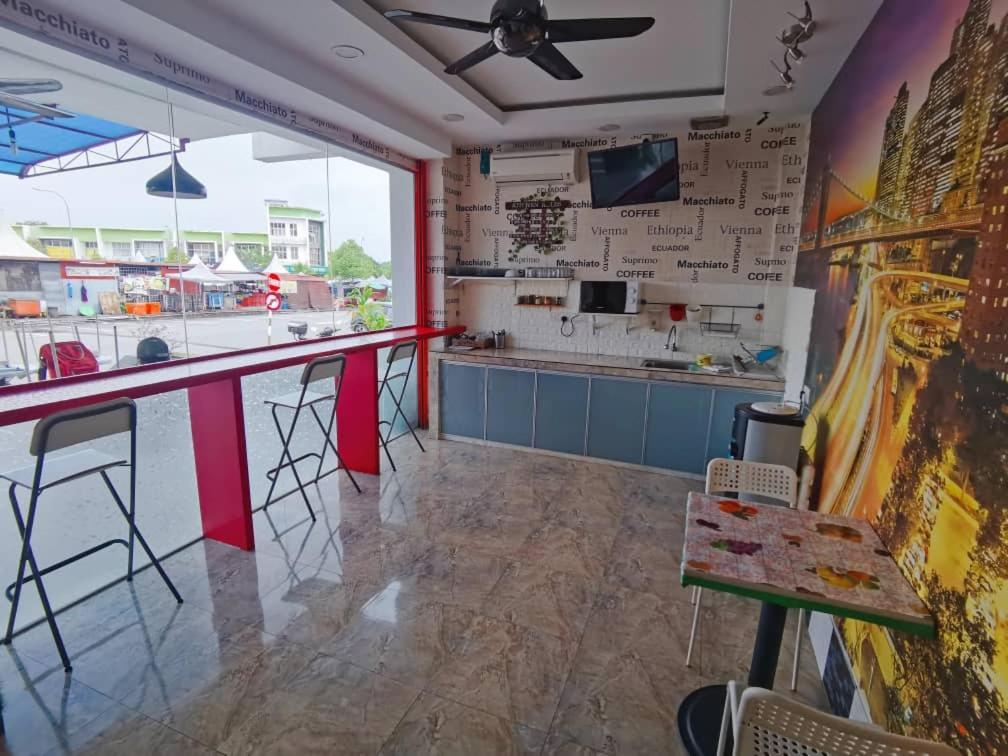 Hotel Zamburger Enstek Sepang Esterno foto