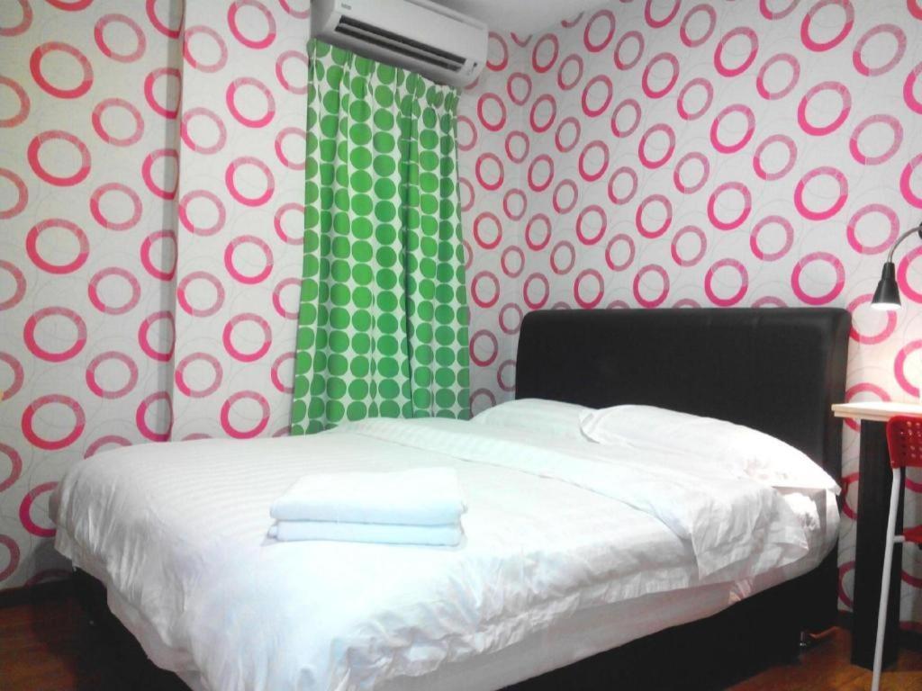 Hotel Zamburger Enstek Sepang Esterno foto