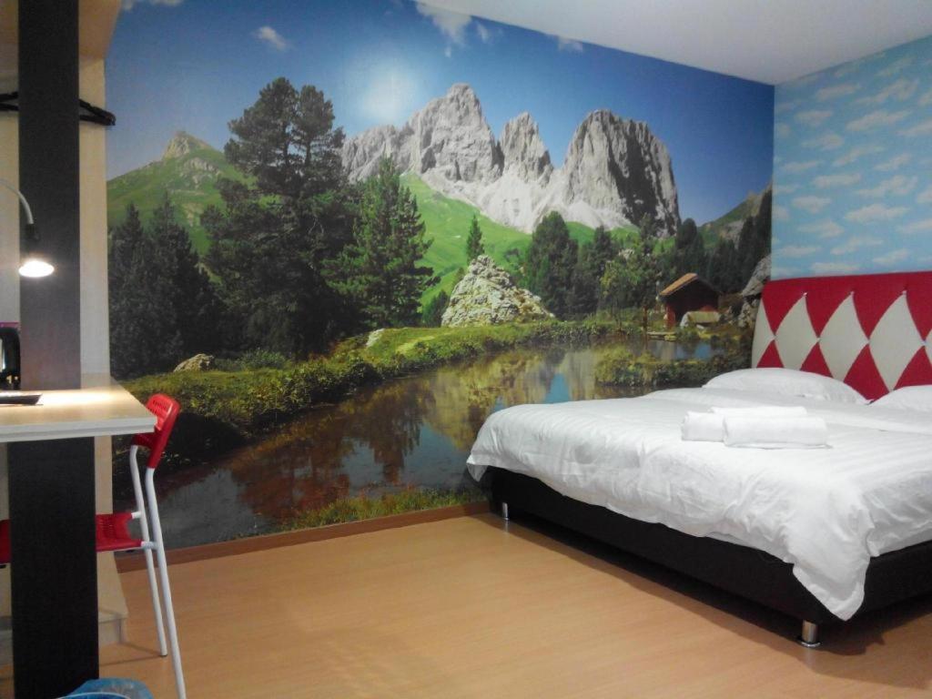 Hotel Zamburger Enstek Sepang Esterno foto
