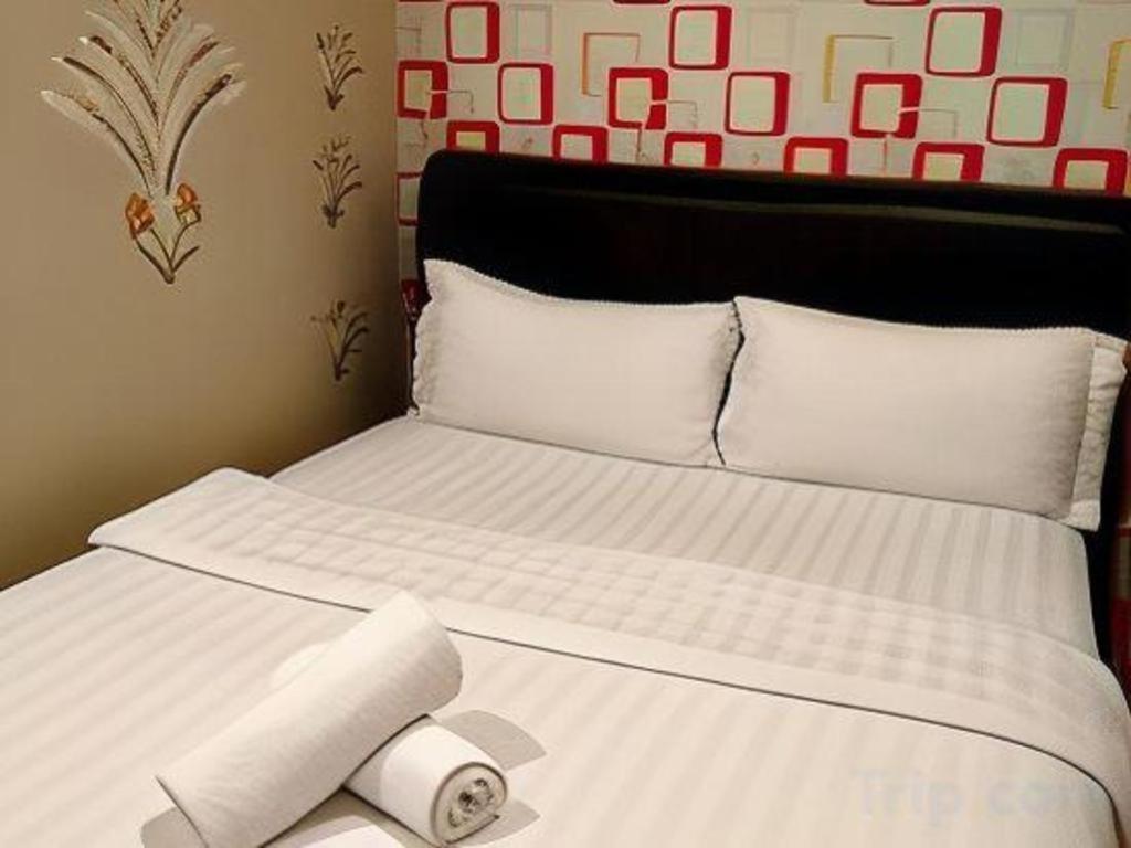 Hotel Zamburger Enstek Sepang Esterno foto