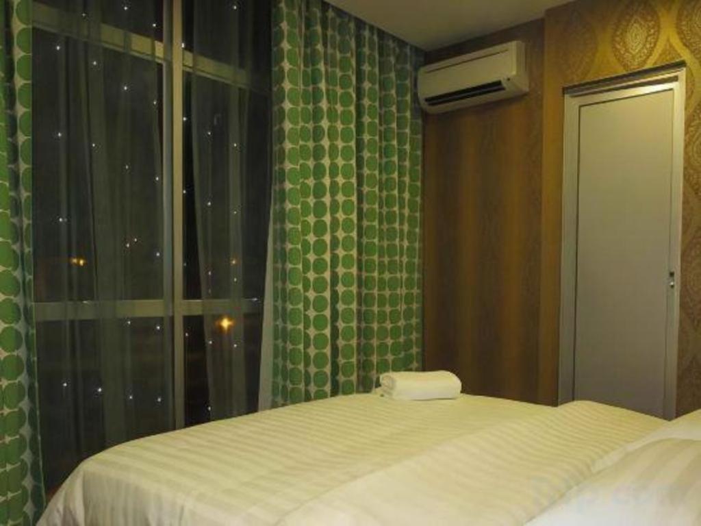 Hotel Zamburger Enstek Sepang Esterno foto
