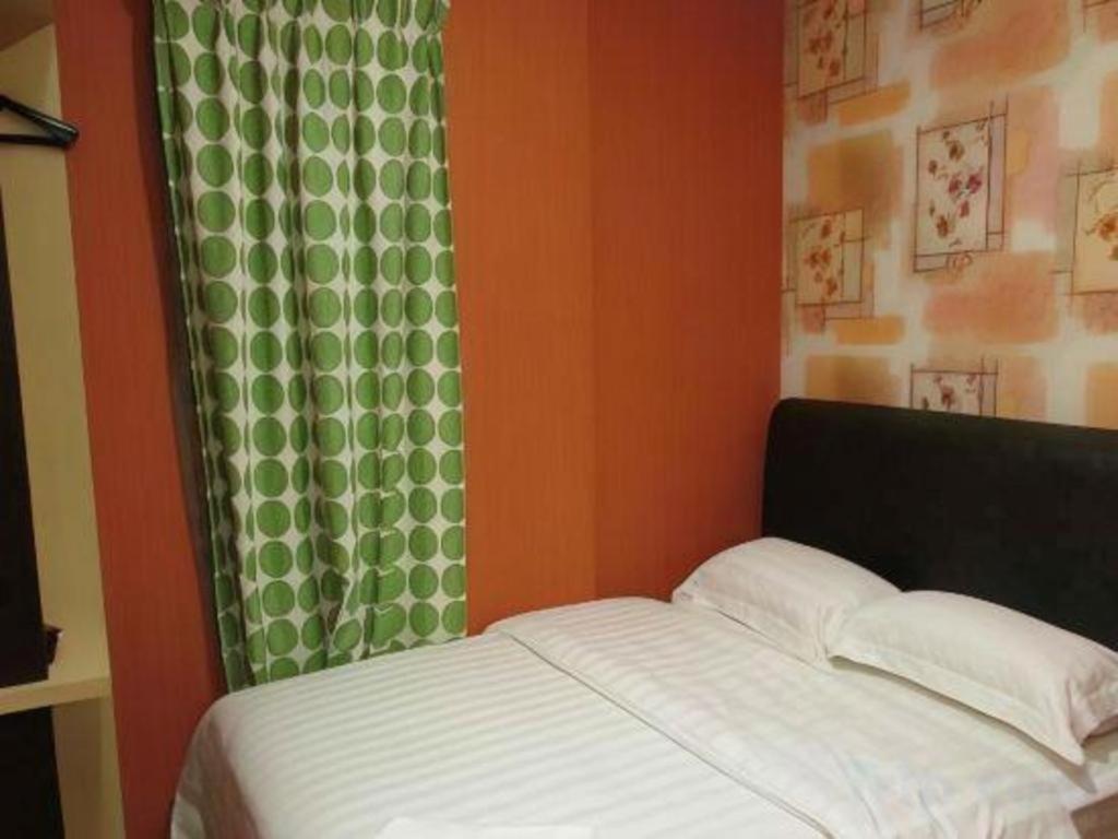 Hotel Zamburger Enstek Sepang Esterno foto