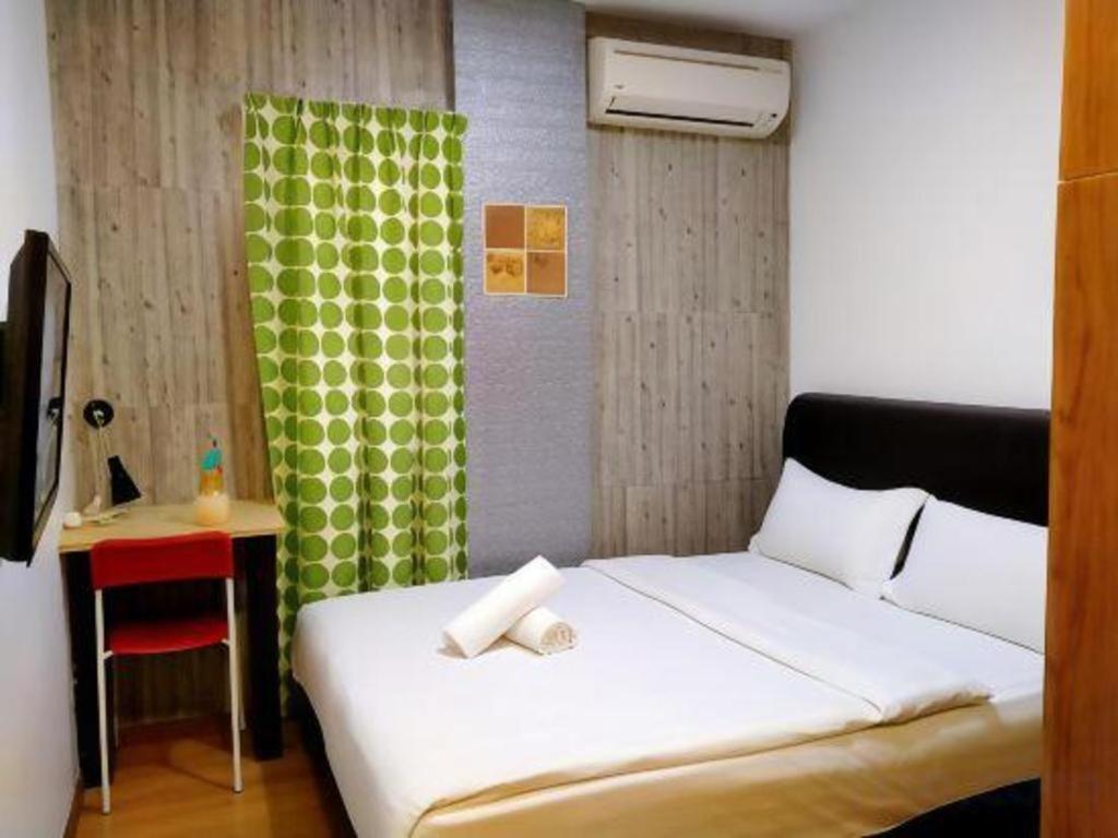 Hotel Zamburger Enstek Sepang Esterno foto