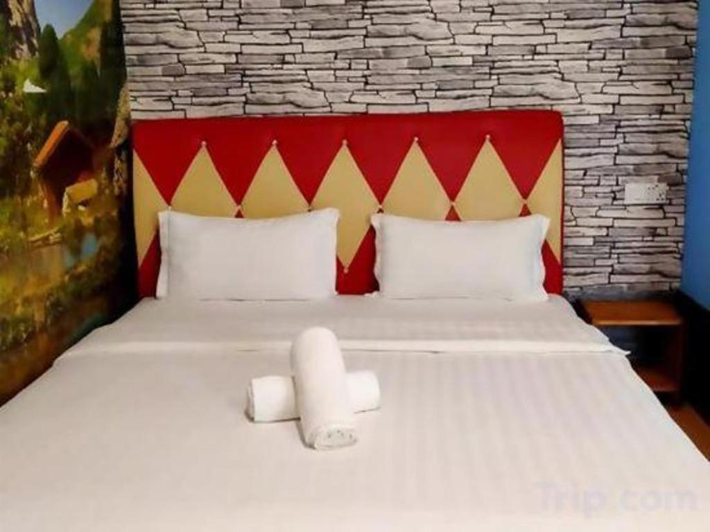Hotel Zamburger Enstek Sepang Esterno foto